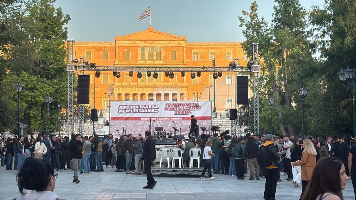 Σύνταγμα: Οι φοιτητές στήνουν σκηνές και αρχίζουν οι διήμερες κινητοποιήσεις για την Παιδεία 12 Σύνταγμα: Οι φοιτητές στήνουν σκηνές και αρχίζουν οι διήμερες κινητοποιήσεις για την Παιδεία