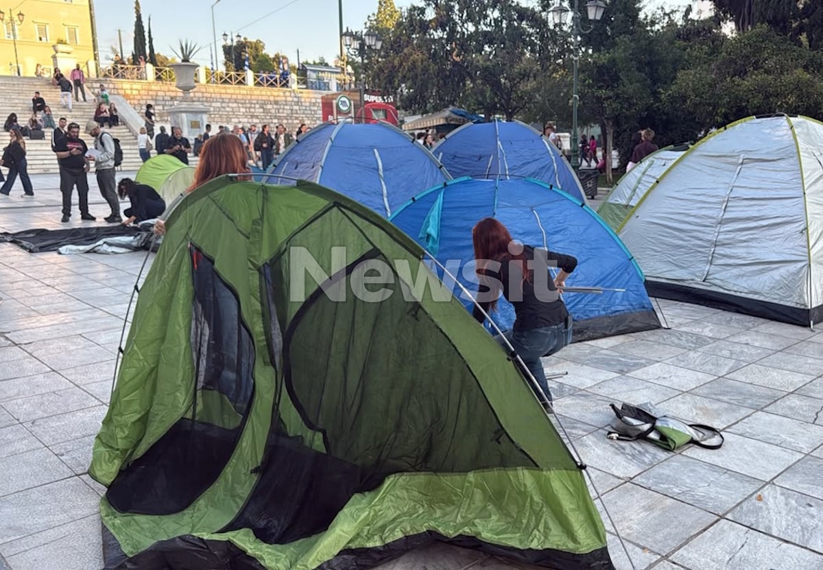 Σύνταγμα: Οι φοιτητές στήνουν σκηνές και αρχίζουν οι διήμερες κινητοποιήσεις για την Παιδεία 10 Σύνταγμα: Οι φοιτητές στήνουν σκηνές και αρχίζουν οι διήμερες κινητοποιήσεις για την Παιδεία