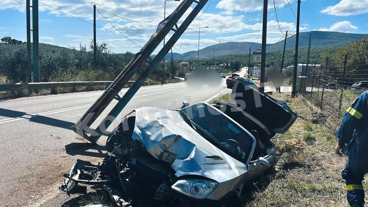 Σοφικό: Αυτοκίνητο έκοψε μεταλλικό σκελετό πινακίδων σε τροχαίο – Βίντεο και φωτογραφίες 3 Σοφικό: Αυτοκίνητο έκοψε μεταλλικό σκελετό πινακίδων σε τροχαίο – Βίντεο και φωτογραφίες