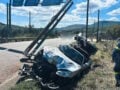 Σοφικό: Αυτοκίνητο έκοψε μεταλλικό σκελετό πινακίδων σε τροχαίο – Βίντεο και φωτογραφίες