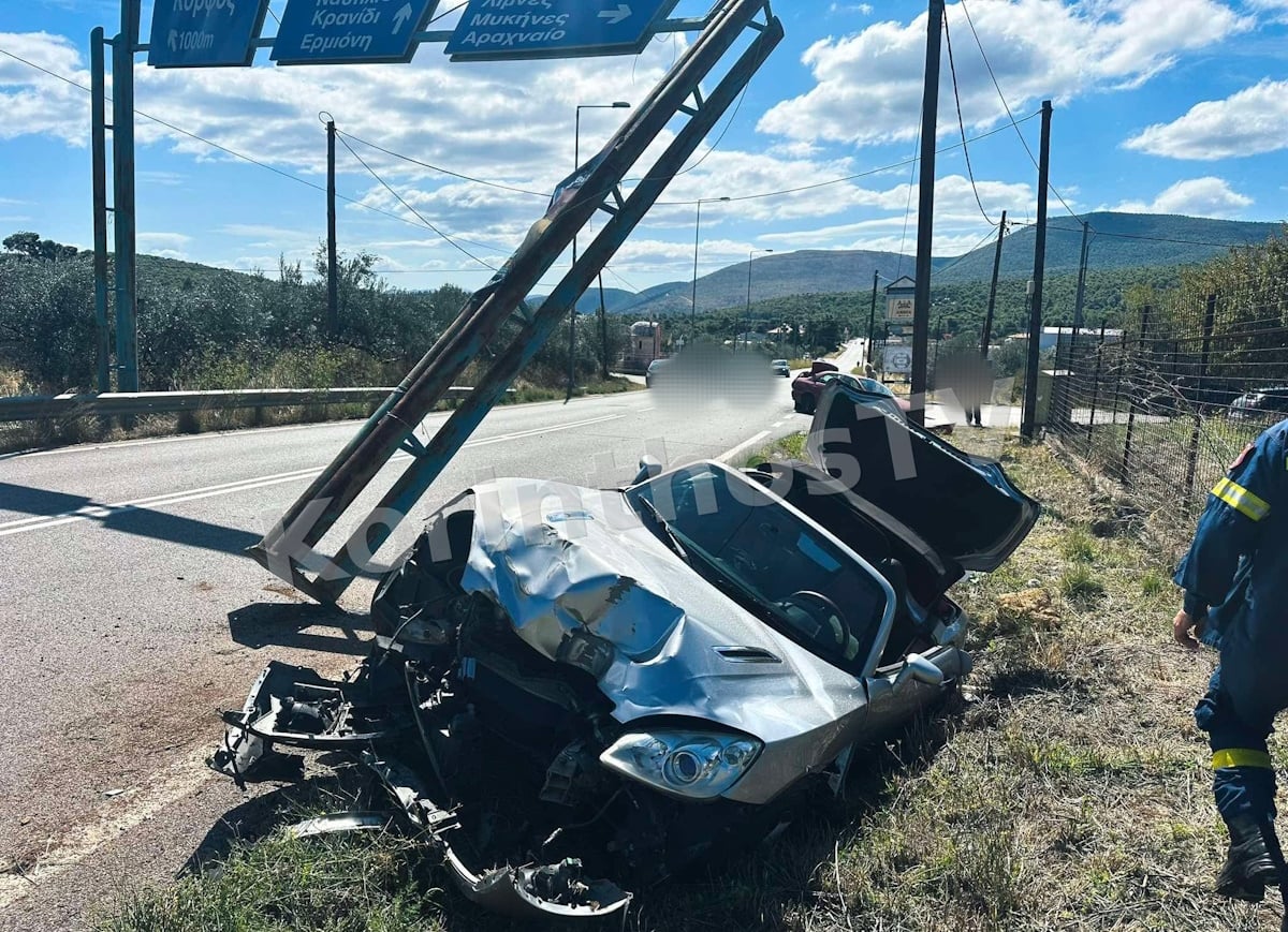 Σοφικό: Αυτοκίνητο έκοψε μεταλλικό σκελετό πινακίδων σε τροχαίο – Βίντεο και φωτογραφίες