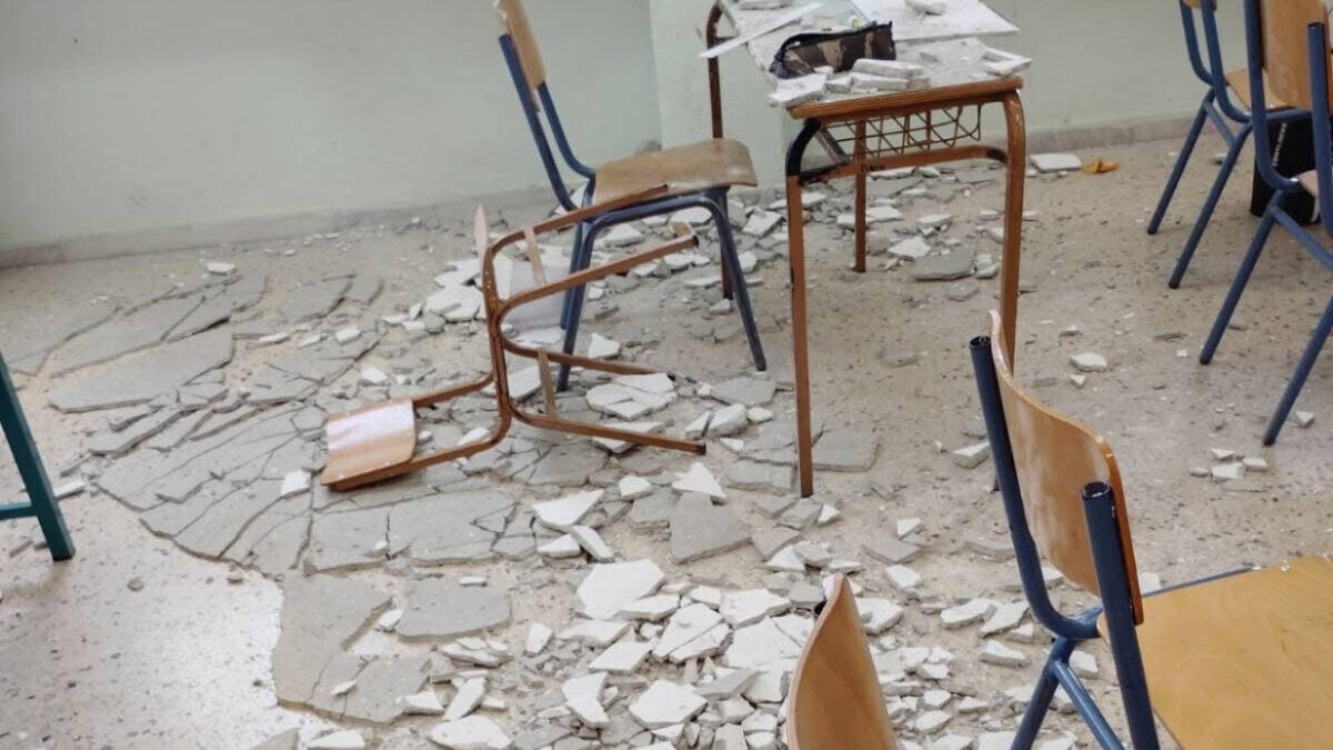 Θέρμη: Σοβάς από ταβάνι γυμνασίου τραυμάτισε μαθητή – Μεταφέρθηκε στο νοσοκομείο 4 Θέρμη: Σοβάς από ταβάνι γυμνασίου τραυμάτισε μαθητή – Μεταφέρθηκε στο νοσοκομείο