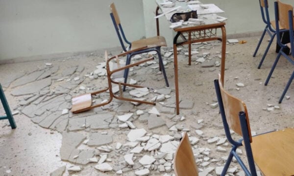 Θέρμη: Σοβάς από ταβάνι γυμνασίου τραυμάτισε μαθητή – Μεταφέρθηκε στο νοσοκομείο
