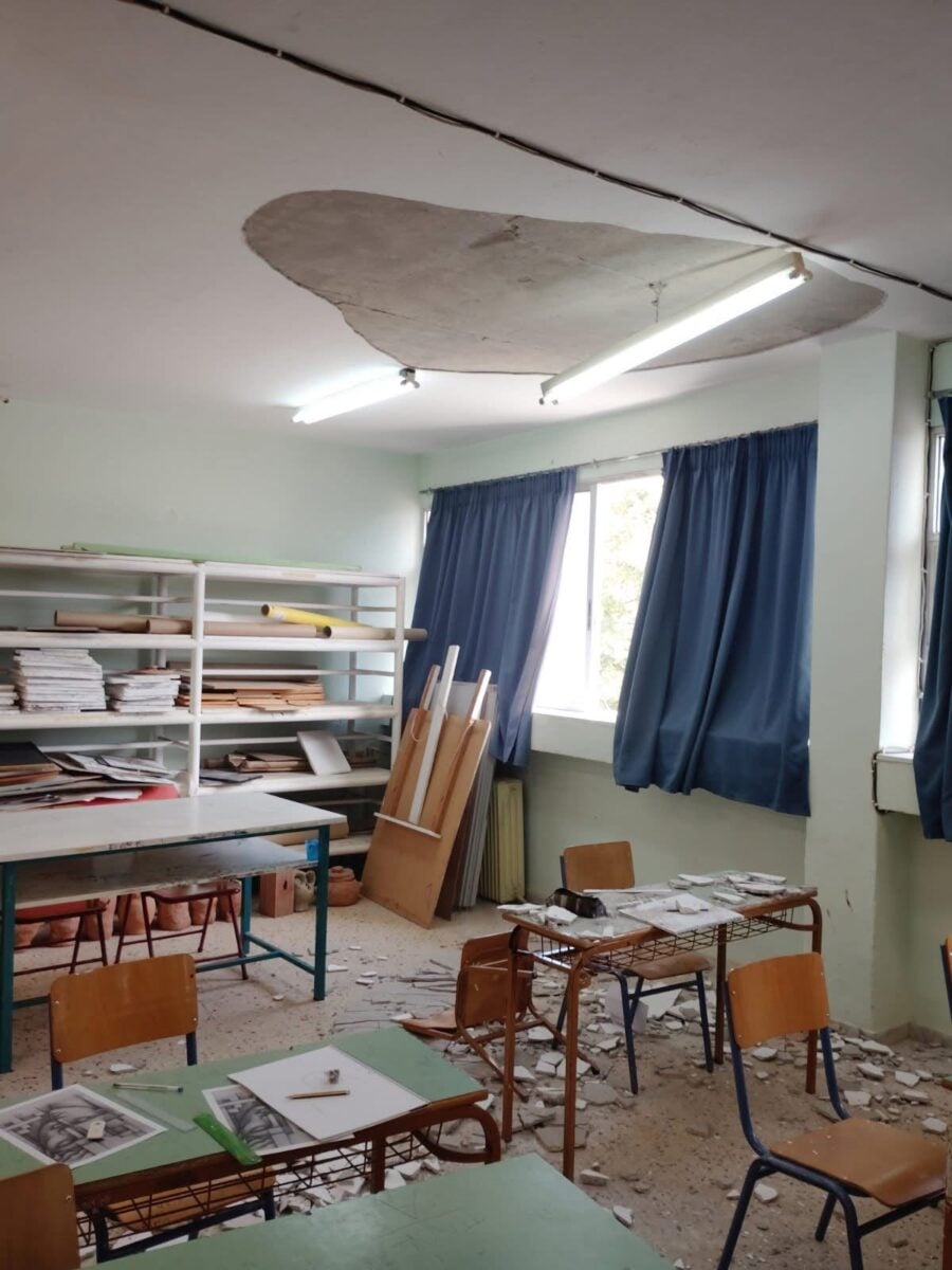 Θέρμη: Σοβάς από ταβάνι γυμνασίου τραυμάτισε μαθητή – Μεταφέρθηκε στο νοσοκομείο 11 Σοβάς έπεσε σε γυμνάσιο στη Θέρμη