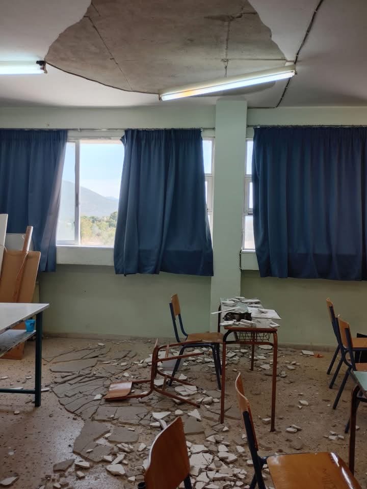 Θέρμη: Σοβάς από ταβάνι γυμνασίου τραυμάτισε μαθητή – Μεταφέρθηκε στο νοσοκομείο 9 Σοβάς έπεσε σε γυμνάσιο στη Θέρμη