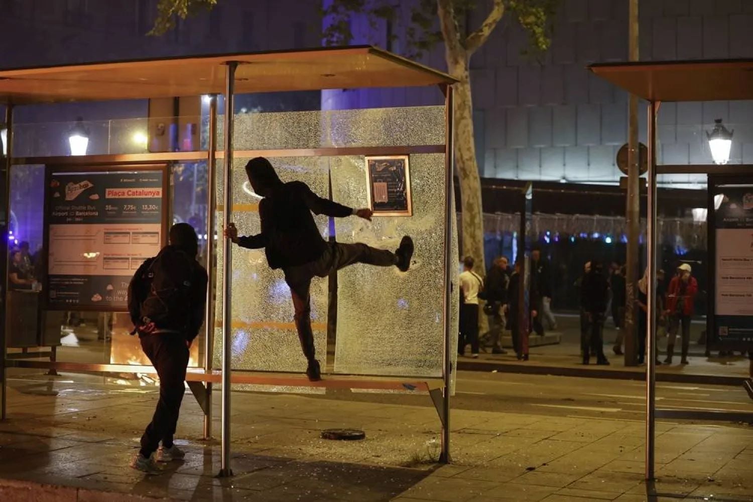Βαρκελώνη, Ισπανία: Συνελήφθησαν 128 άτομα τη νύχτα για βανδαλισμούς και λεηλασίες – «Πρόκειται για απρόκλητη βία»