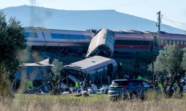 Ισπανία: 64 νεκροί από τη σύγκρουση τρένων – Σπεύδει στο σημείο ο Σάντσεθ, αγνοείται πρώην υπουργός
