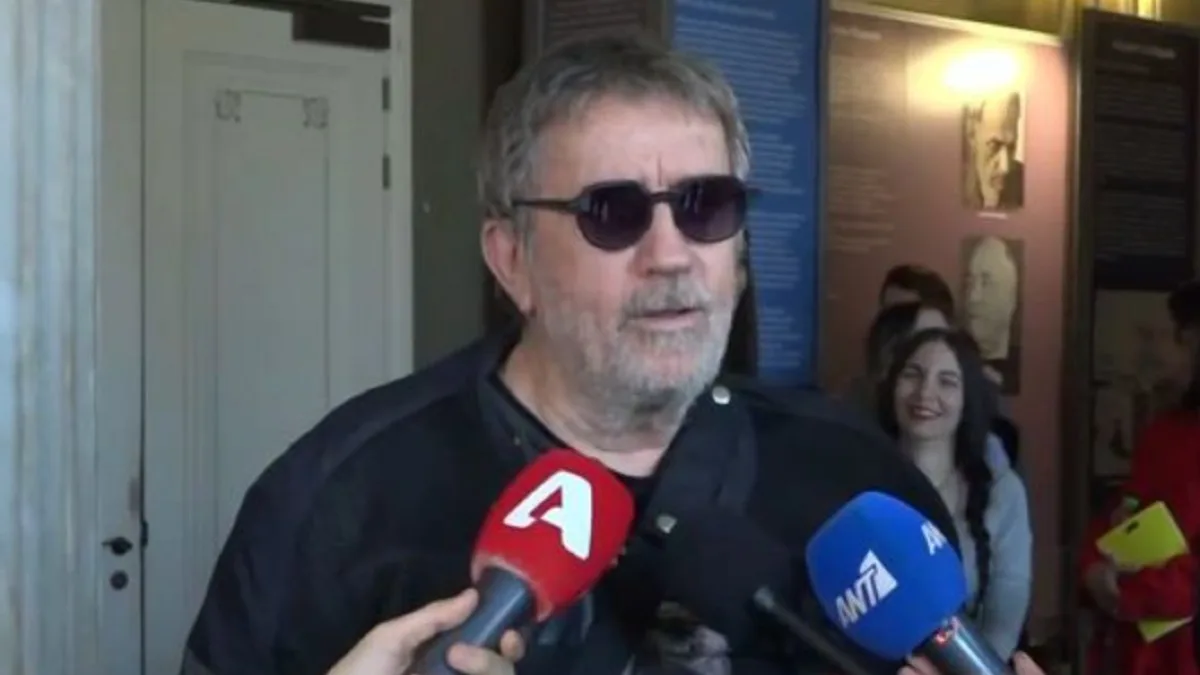 Σπύρος Παπαδόπουλος: Σπάνια μιλά στις κάμερες – «Δεν με βλέπω στην τηλεόραση, δεν μπορώ» (Βίντεο) 3 Σπύρος Παπαδόπουλος: Σπάνια μιλά στις κάμερες – «Δεν με βλέπω στην τηλεόραση, δεν μπορώ» (Βίντεο)