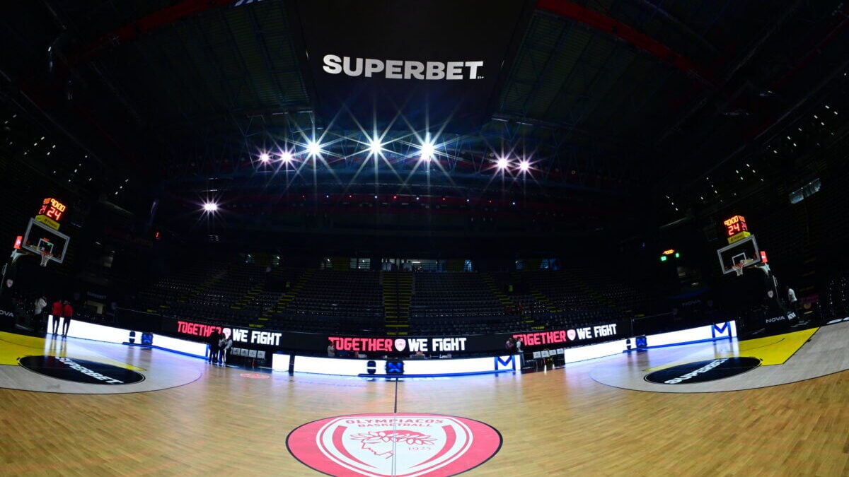 Ολυμπιακός – Εφές Αναντολού: Η Sunel Arena ντύθηκε στα ερυθρόλευκα για το παιχνίδι της Euroleague 8 Ολυμπιακός – Εφές Αναντολού: Η Sunel Arena ντύθηκε στα ερυθρόλευκα για το παιχνίδι της Euroleague