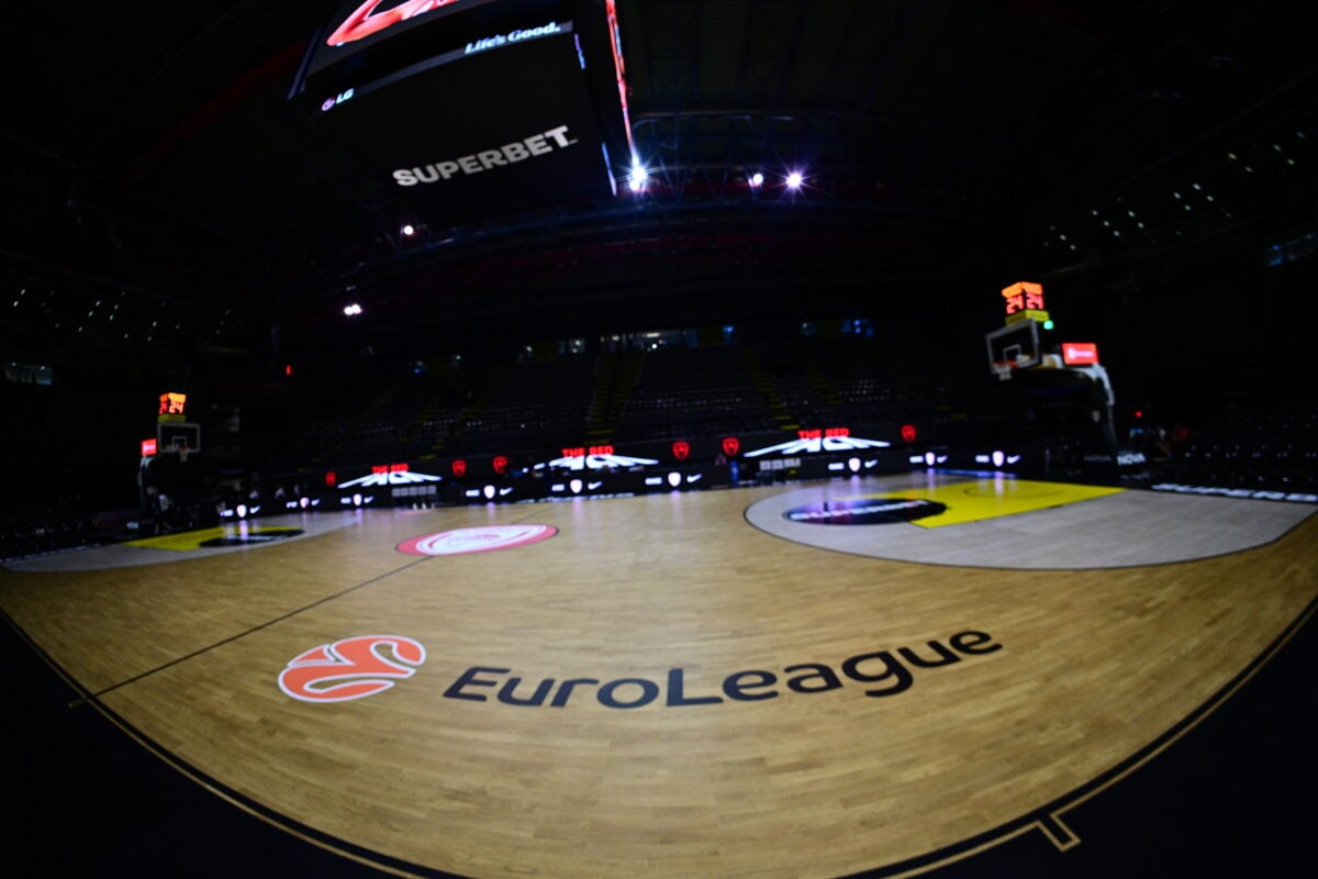 Ολυμπιακός – Εφές Αναντολού: Η Sunel Arena ντύθηκε στα ερυθρόλευκα για το παιχνίδι της Euroleague 13 Ολυμπιακός – Εφές Αναντολού: Η Sunel Arena ντύθηκε στα ερυθρόλευκα για το παιχνίδι της Euroleague