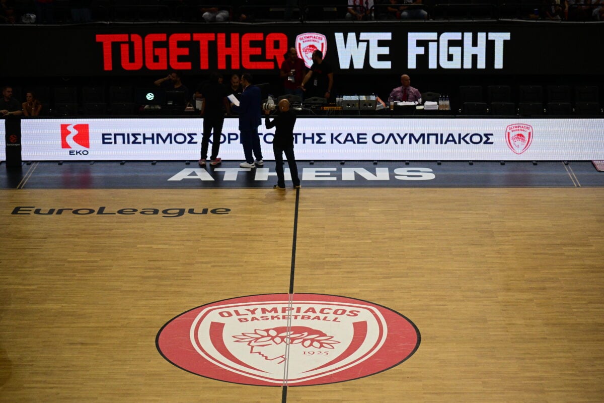 Ολυμπιακός – Εφές Αναντολού: Η Sunel Arena ντύθηκε στα ερυθρόλευκα για το παιχνίδι της Euroleague 19 Ολυμπιακός – Εφές Αναντολού: Η Sunel Arena ντύθηκε στα ερυθρόλευκα για το παιχνίδι της Euroleague