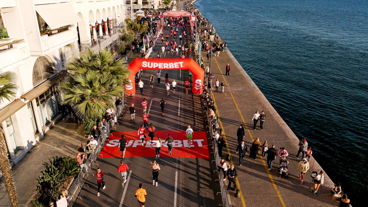 Η Superbet στήριξε τους 11.000 δρομείς ως Μεγάλος Χορηγός του 14ου Διεθνούς Νυχτερινού Ημιμαραθωνίου Θεσσαλονίκης – ZeniΘ