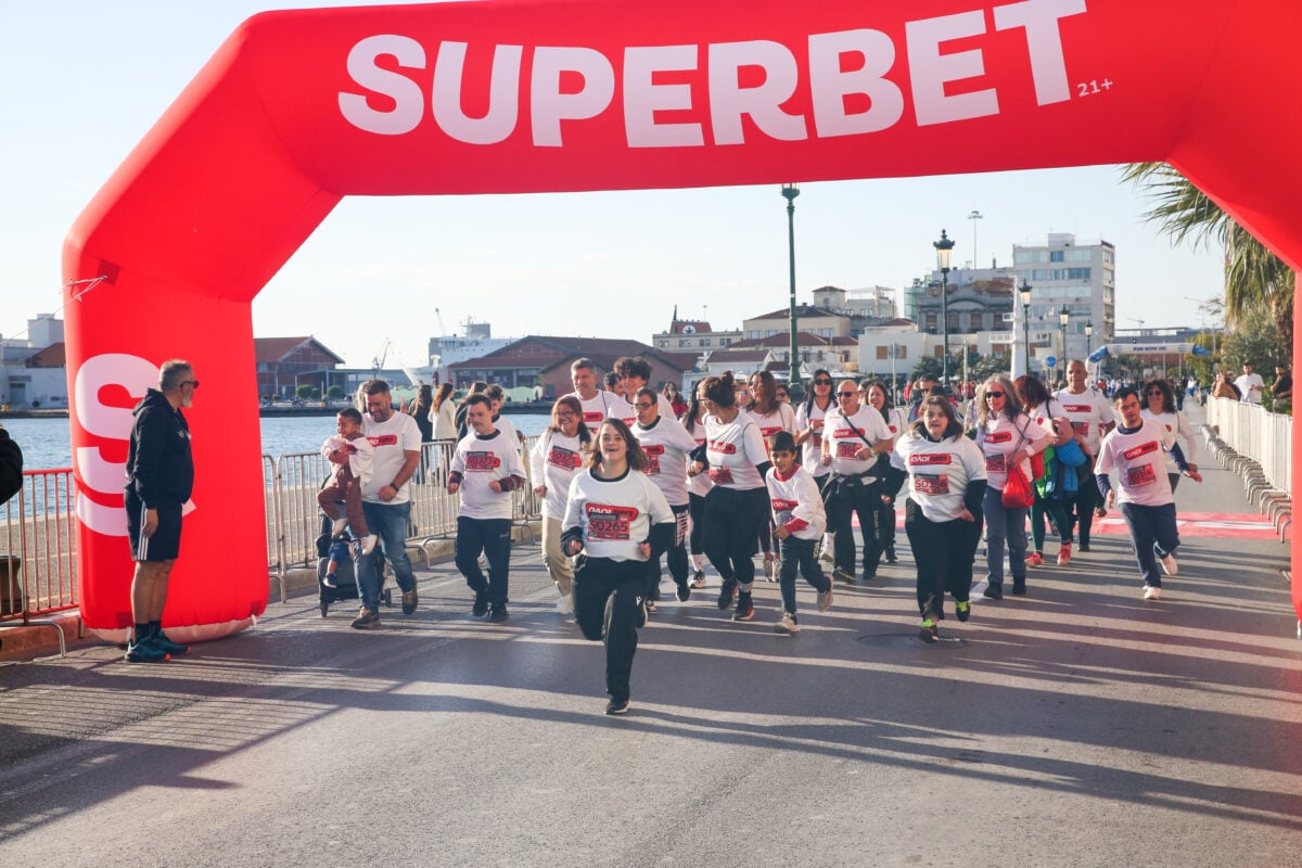 Η Superbet στήριξε τους 11.000 δρομείς ως Μεγάλος Χορηγός του 14ου Διεθνούς Νυχτερινού Ημιμαραθωνίου Θεσσαλονίκης – ZeniΘ