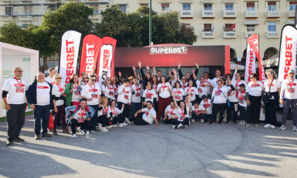 Η Superbet στήριξε τους 11.000 δρομείς ως Μεγάλος Χορηγός του 14ου Διεθνούς Νυχτερινού Ημιμαραθωνίου Θεσσαλονίκης – ZeniΘ