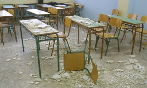 Σέρρες: Κλείνουν δύο δημοτικά μετά την πτώση σοβάδων – Έως και τη Δευτέρα 26 Οκτωβρίου η αναστολή
