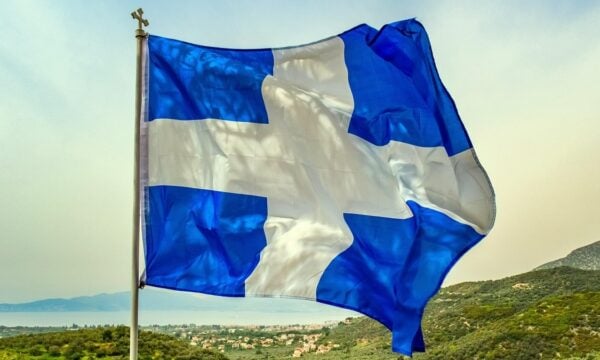 Συμβολισμός της ελληνικής σημαίας: γιατί έχει εννέα λωρίδες;