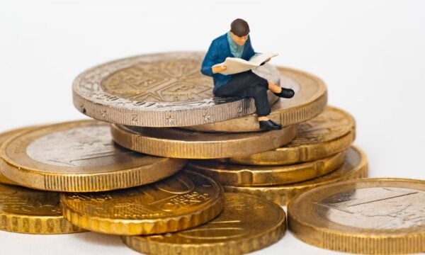Ετήσιο επίδομα 400 ευρώ στους συνταξιούχους: Τι προβλέπει το νέο νομοσχέδιο για δικαιούχους και πληρωμή