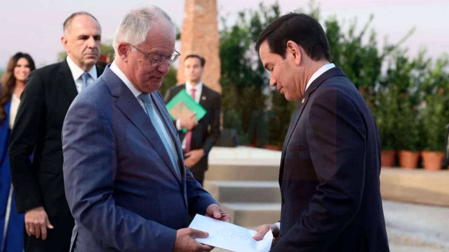 Κωνσταντίνος Τασούλας: Το συμβολικό δώρο στον Μάρκο Ρούμπιο μετά την ομιλία στην Πνύκα