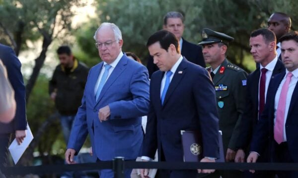 Κωνσταντίνος Τασούλας: Το συμβολικό δώρο στον Μάρκο Ρούμπιο μετά την ομιλία στην Πνύκα