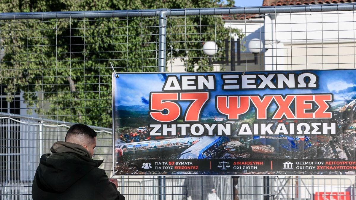 Δίκη για τα Τέμπη: Η μαρτυρία του επιβάτη στο δεύτερο βαγόνι – «Θυμάμαι να χτυπάω δεξιά και αριστερά, δεν μπορούσα να πάρω ανάσα» 1 Δίκη για τα Τέμπη: Η μαρτυρία του επιβάτη στο δεύτερο βαγόνι – «Θυμάμαι να χτυπάω δεξιά και αριστερά, δεν μπορούσα να πάρω ανάσα»