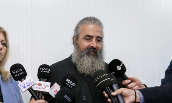 Δίκη για τα Τέμπη: Ο πατέρας του Κυπριανού Παπαϊωάννου κατέθεσε πως του έπλυναν τις πληγές, είχε παράξενα εγκαύματα και μύριζε χημικά