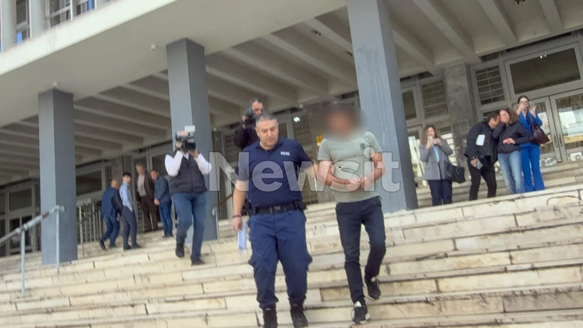 Θεσσαλονίκη: Αναβολή για τον 45χρονο που έπεσε με το αυτοκίνητο σε ουζερί – Η δικηγόρος του λέει ότι δεν προσπάθησε να διαφύγει 1 Θεσσαλονίκη: Αναβολή για τον 45χρονο που έπεσε με το αυτοκίνητο σε ουζερί – Η δικηγόρος του λέει ότι δεν προσπάθησε να διαφύγει