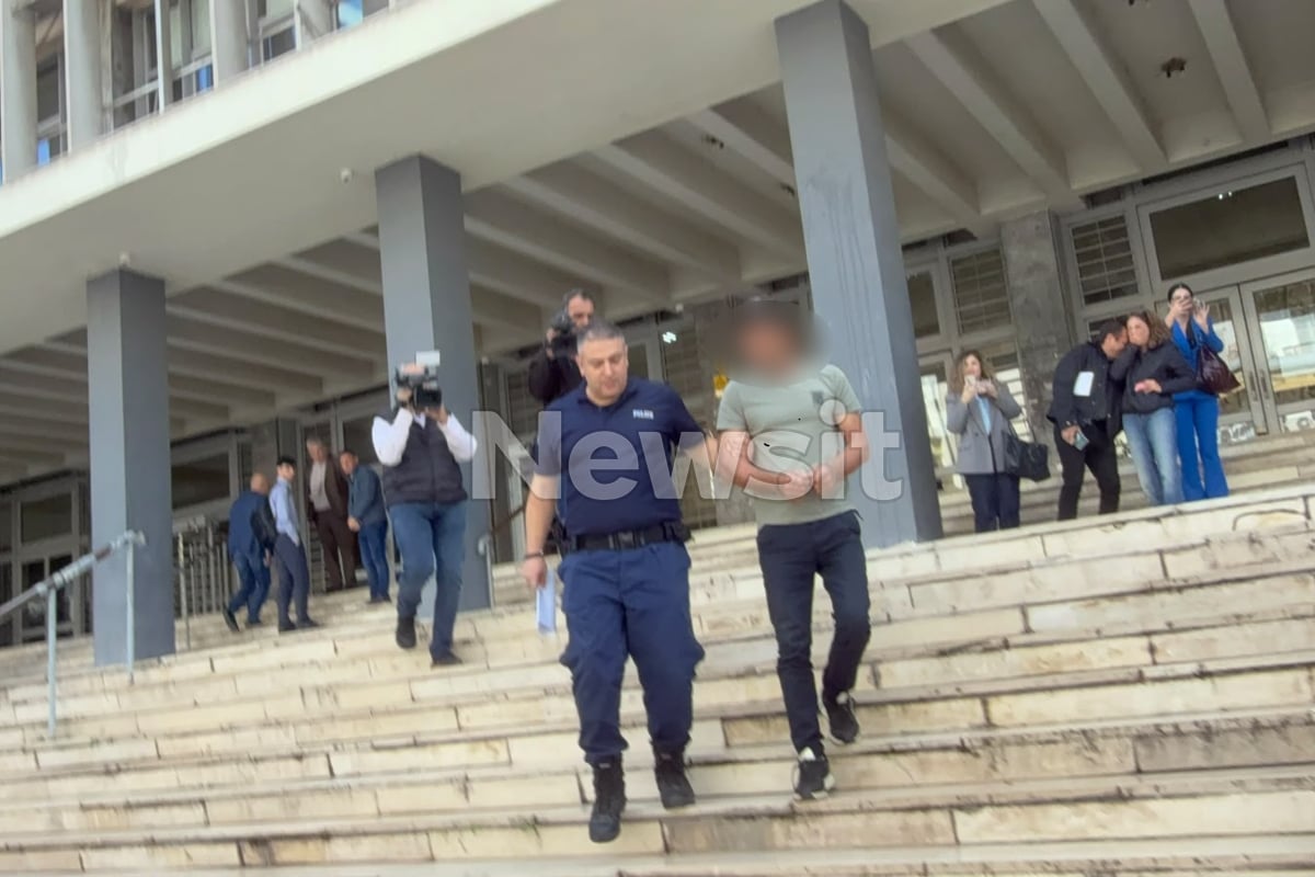 Θεσσαλονίκη: Αναβολή για τον 45χρονο που έπεσε με το αυτοκίνητο σε ουζερί – Η δικηγόρος του λέει ότι δεν προσπάθησε να διαφύγει
