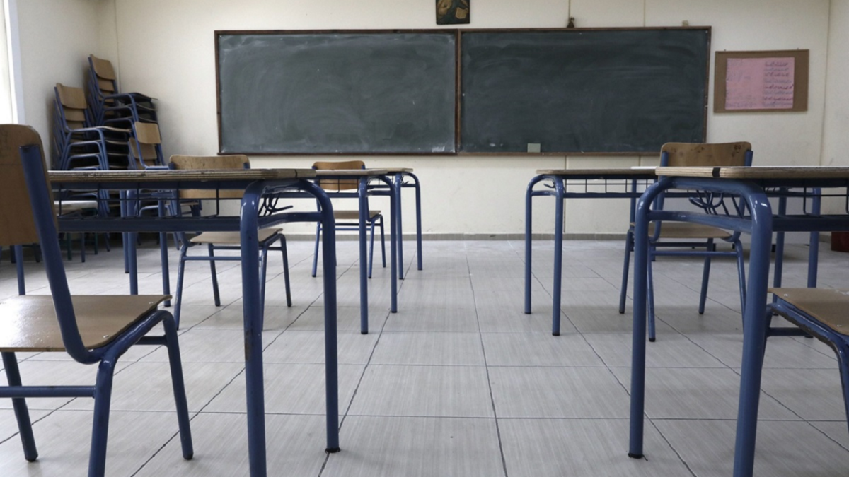 Ρουμανία: 13χρονος μαθητής επιτέθηκε και τραυμάτισε καθηγήτρια και συμμαθητή του 1 Ρουμανία: 13χρονος μαθητής επιτέθηκε και τραυμάτισε καθηγήτρια και συμμαθητή του