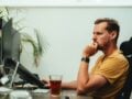 Αρτηριακή πίεση: 3 καθημερινές συνήθειες που μπορεί να την αυξάνουν χωρίς να το αντιλαμβάνεστε, σύμφωνα με ειδικούς