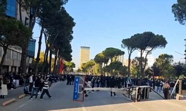 Αλβανία: Όγδοη ημέρα διαδηλώσεων στα Τίρανα – Οι φοιτητές λένε «όχι» στον διάλογο με τον Ράμα, νέα επεισόδια και εκατοντάδες συλλήψεις
