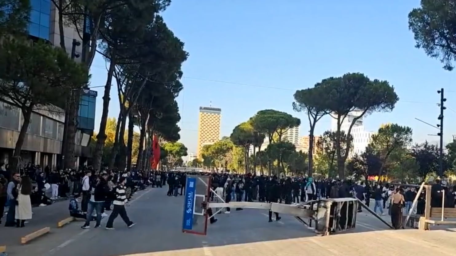 Αλβανία: Όγδοη ημέρα διαδηλώσεων στα Τίρανα – Οι φοιτητές λένε «όχι» στον διάλογο με τον Ράμα, νέα επεισόδια και εκατοντάδες συλλήψεις