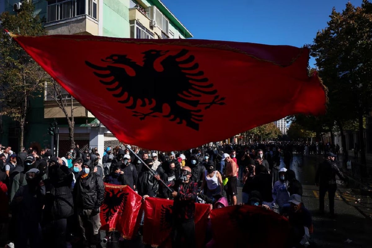 Τίρανα: Για τέταρτη ημέρα οι διαδηλωτές κατά του Έντι Ράμα λένε «Μας ωθούν στα άκρα» – Νέα επεισόδια και 56 συλλήψεις 13 Φωτογραφία: REUTERS/Florion Goga
