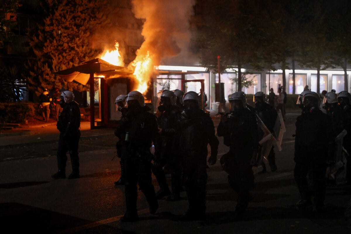 Αλβανία: 9 τραυματίες σε σφοδρές συγκρούσεις και οδομαχίες στα Τίρανα – Οι διαδηλωτές παραμένουν ανυποχώρητοι 8 Αλβανία: 9 τραυματίες σε σφοδρές συγκρούσεις και οδομαχίες στα Τίρανα – Οι διαδηλωτές παραμένουν ανυποχώρητοι