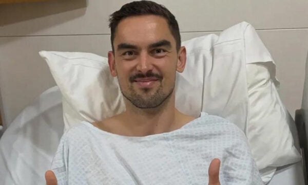 Τόμας Σατοράνσκι από το κρεβάτι του νοσοκομείου: «Ήταν τρομακτική στιγμή, αλλά νιώθω πολύ καλύτερα»
