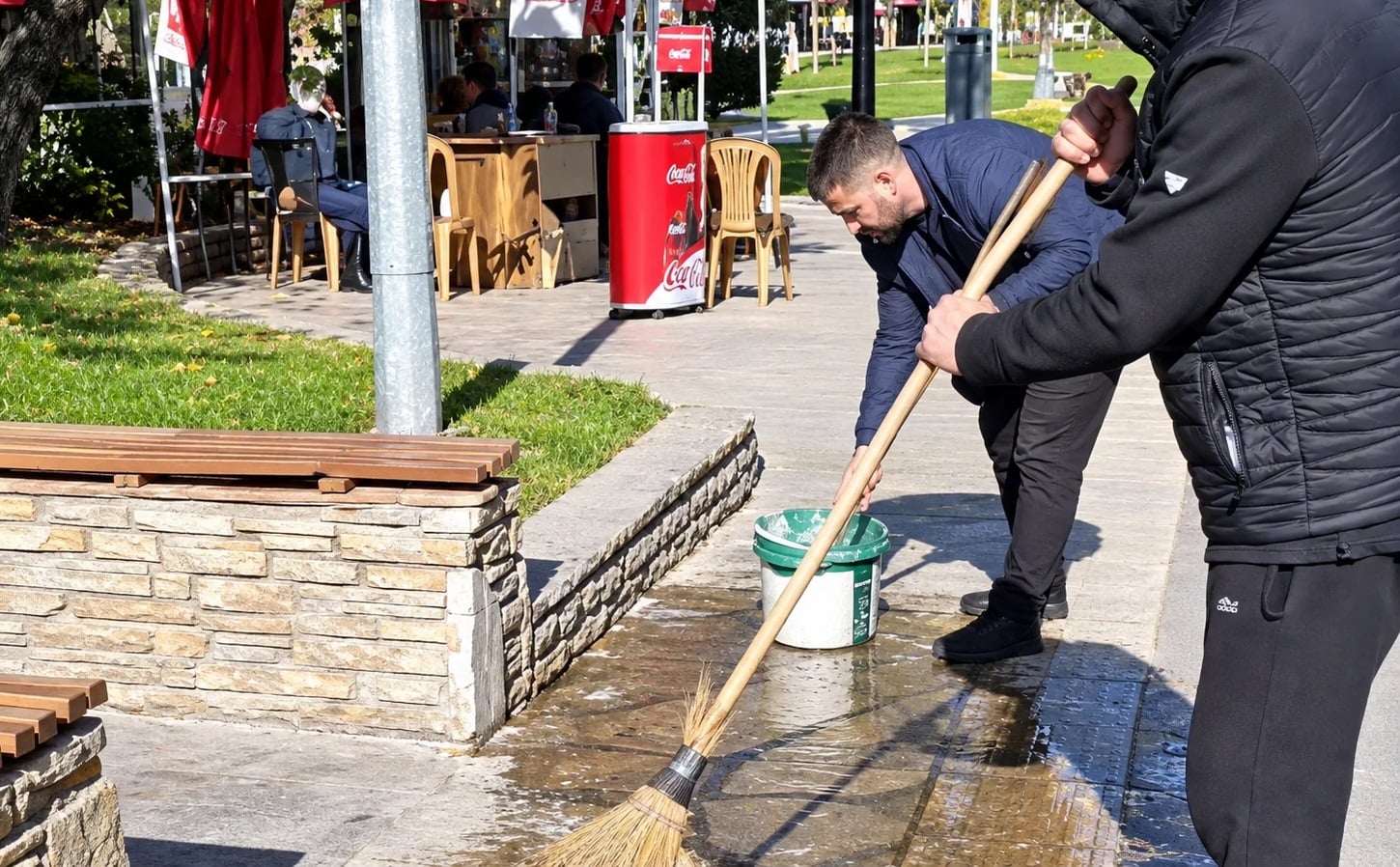 Τουρκία: Πλύσιμο πλατείας με ξύδι μετά από συγκέντρωση Κούρδων – Μήνυση του DEM για ρατσισμό – ΒΙΝΤΕΟ