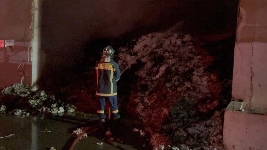 Τρίκαλα: Μεγάλη πυρκαγιά σε εργοστάσιο βαμβακιού – Στις φλόγες έξι αποθήκες 8 Τρίκαλα: Μεγάλη πυρκαγιά σε εργοστάσιο βαμβακιού – Στις φλόγες έξι αποθήκες