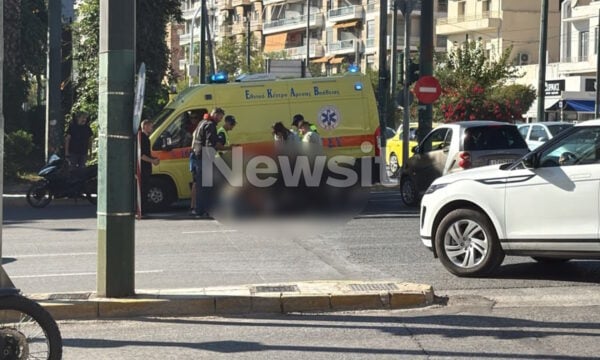 Λεωφόρος Αλεξάνδρας: Σοβαρά τραυματίστηκε οδηγός μηχανής σε τροχαίο με αυτοκίνητο