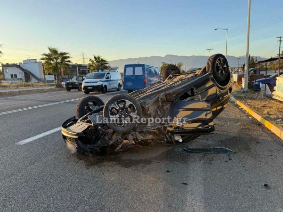 Λαμία: ΙΧ συγκρούστηκε με αγροτικό και ανατράπηκε – Τραυματίστηκε ένας 21χρονος