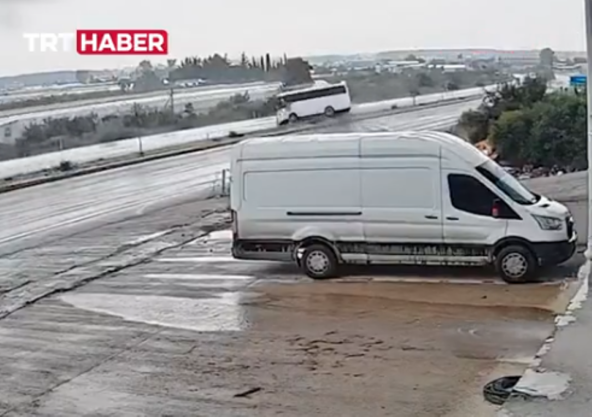 Τουρκία: Λεωφορείο γλίστρησε και αναποδογύρισε στη μέση του δρόμου – Τουλάχιστον 17 τραυματίες – ΒΙΝΤΕΟ