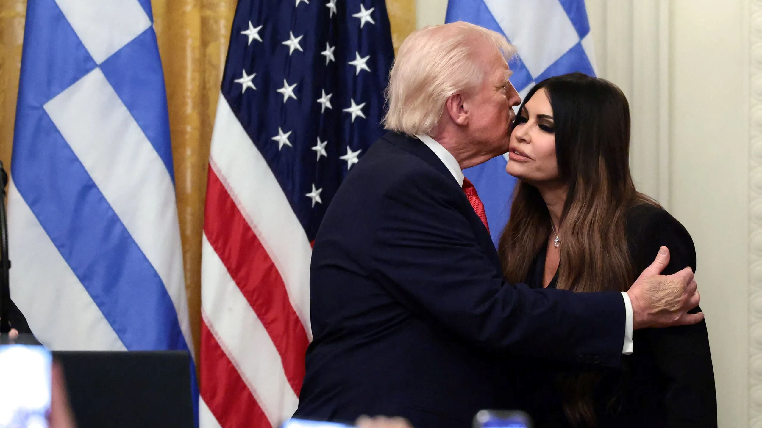 Ντόναλντ Τραμπ: «Εξετάζουμε την απομάκρυνση της Γκίλφοϊλ – Δεν είμαστε ικανοποιημένοι»