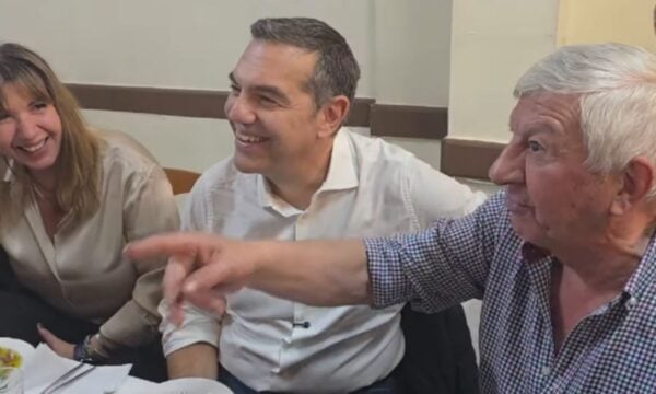 Βόλος: Ιδιοκτήτης τσιπουράδικου στον Τσίπρα: «Την εξουσία θα την παίρναμε από τώρα, αλλά θέλουμε να την πάρουμε δημοκρατικά»