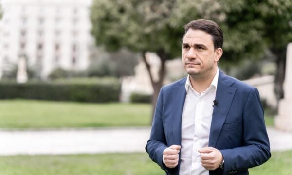 Τσουκαλάς για Γεωργιάδη: Τον κατηγορεί για ψέματα – Από τα γυαλιά της Meta στην πολεμική κατά Ζούκερμπεργκ