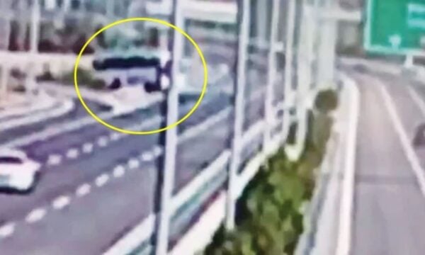 Τουρκία: Βίντεο από το τροχαίο με 11 νεκρούς – Λεωφορείο κάνει όπισθεν στον αυτοκινητόδρομο και συγκρούεται με φορτηγό
