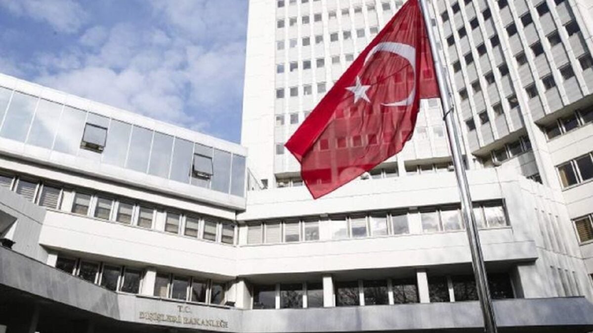 Το ΥΠΕΞ απαντά στην Τουρκία για τους μουφτήδες: «Υποκριτικό να παραδίδετε μαθήματα θρησκευτικής ελευθερίας» 1 Το ΥΠΕΞ απαντά στην Τουρκία για τους μουφτήδες: «Υποκριτικό να παραδίδετε μαθήματα θρησκευτικής ελευθερίας»