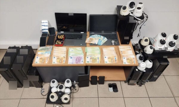 Παράνομος τζόγος στη Θεσσαλονίκη: Επέλεγαν τους νικητές και είχαν κουμπί πανικού για τους αστυνομικούς