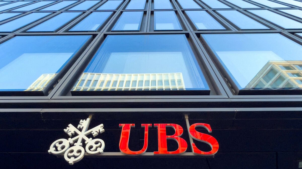 UBS: Πίεση από τους νέους τραπεζικούς κανόνες λόγω Swiss – Στα σχέδιά της η αποχώρηση από την Ελβετία 1 UBS: Πίεση από τους νέους τραπεζικούς κανόνες λόγω Swiss – Στα σχέδιά της η αποχώρηση από την Ελβετία