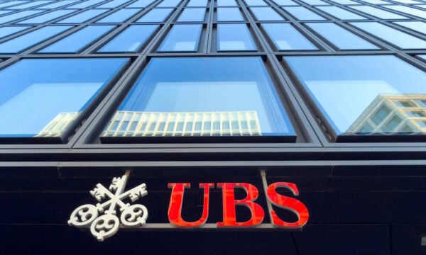 UBS: Πίεση από τους νέους τραπεζικούς κανόνες λόγω Swiss – Στα σχέδιά της η αποχώρηση από την Ελβετία