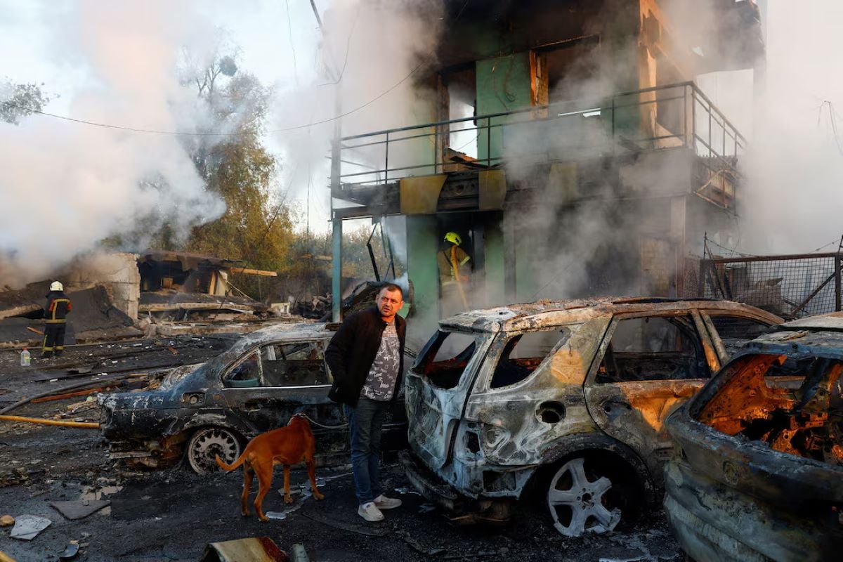Ουκρανία: Τουλάχιστον 15 νεκροί από τις ρωσικές επιθέσεις – Κατέρρευσε τμήμα πολυκατοικίας στο Πριλούκι