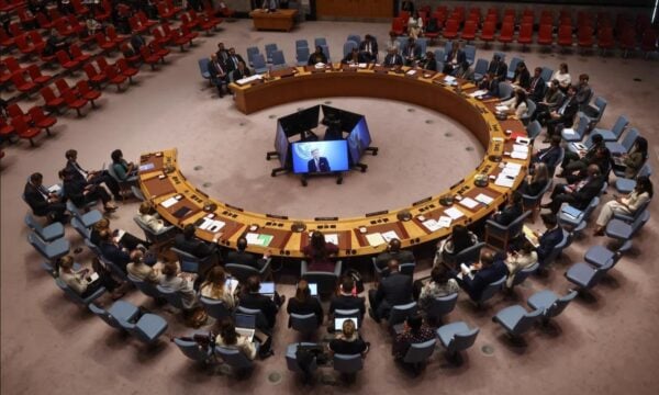 Συμβούλιο Ασφαλείας ΟΗΕ: Η Ελλάδα καταδικάζει τις επιθέσεις των Χούθι – Η Ερυθρά Θάλασσα στο επίκεντρο