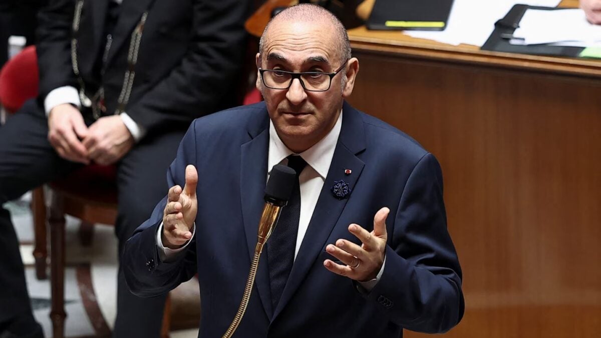 Γαλλία: Ο Νουνιέζ αναλαμβάνει «αποκλειστικά» την ευθύνη για τα επεισόδια – Ο Μακρόν απορρίπτει την παραίτησή του 1 Γαλλία: Ο Νουνιέζ αναλαμβάνει «αποκλειστικά» την ευθύνη για τα επεισόδια – Ο Μακρόν απορρίπτει την παραίτησή του